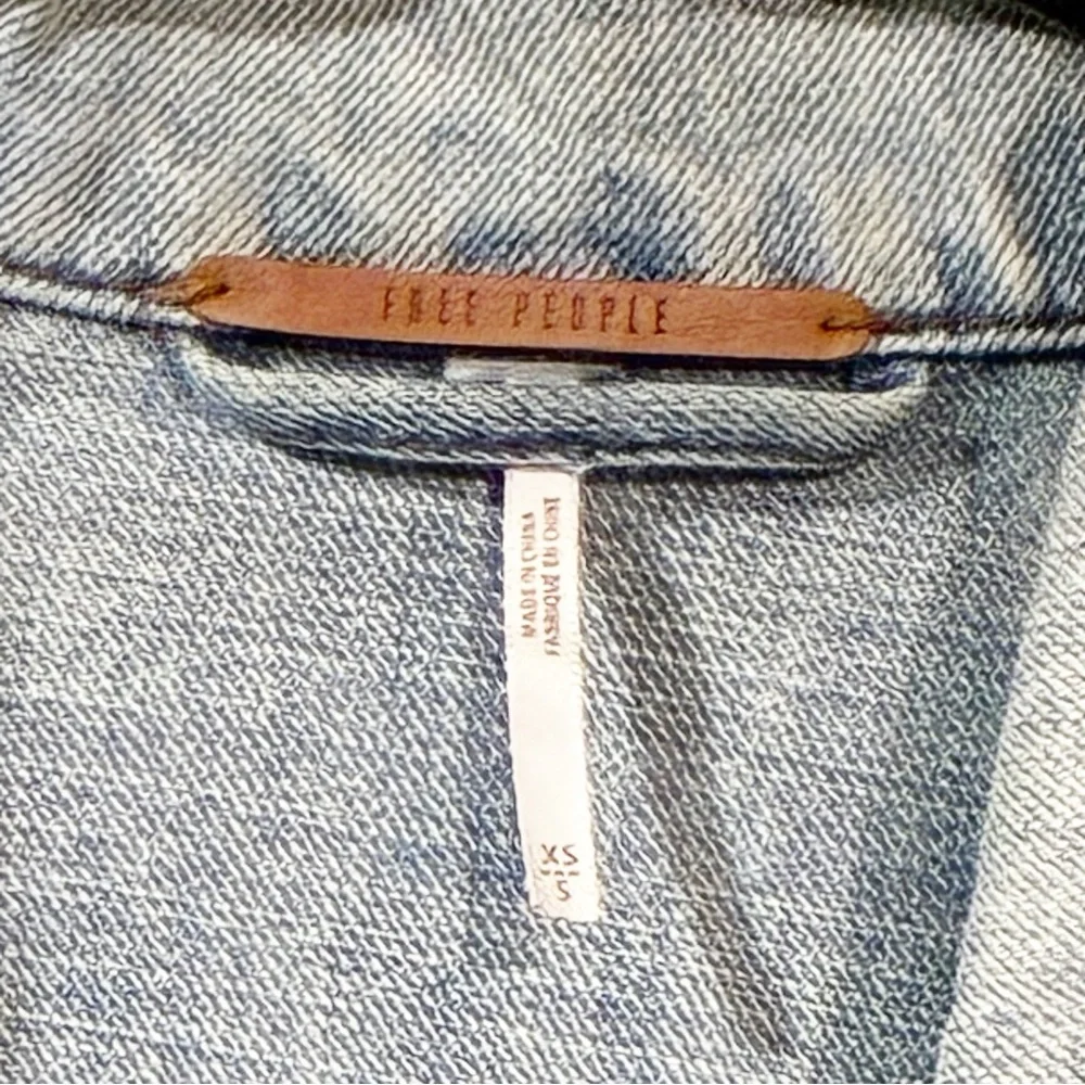 Free‎ People Denim Light Wash Boxy Fit Jean Jacket Size XS - Picture 3 of 5